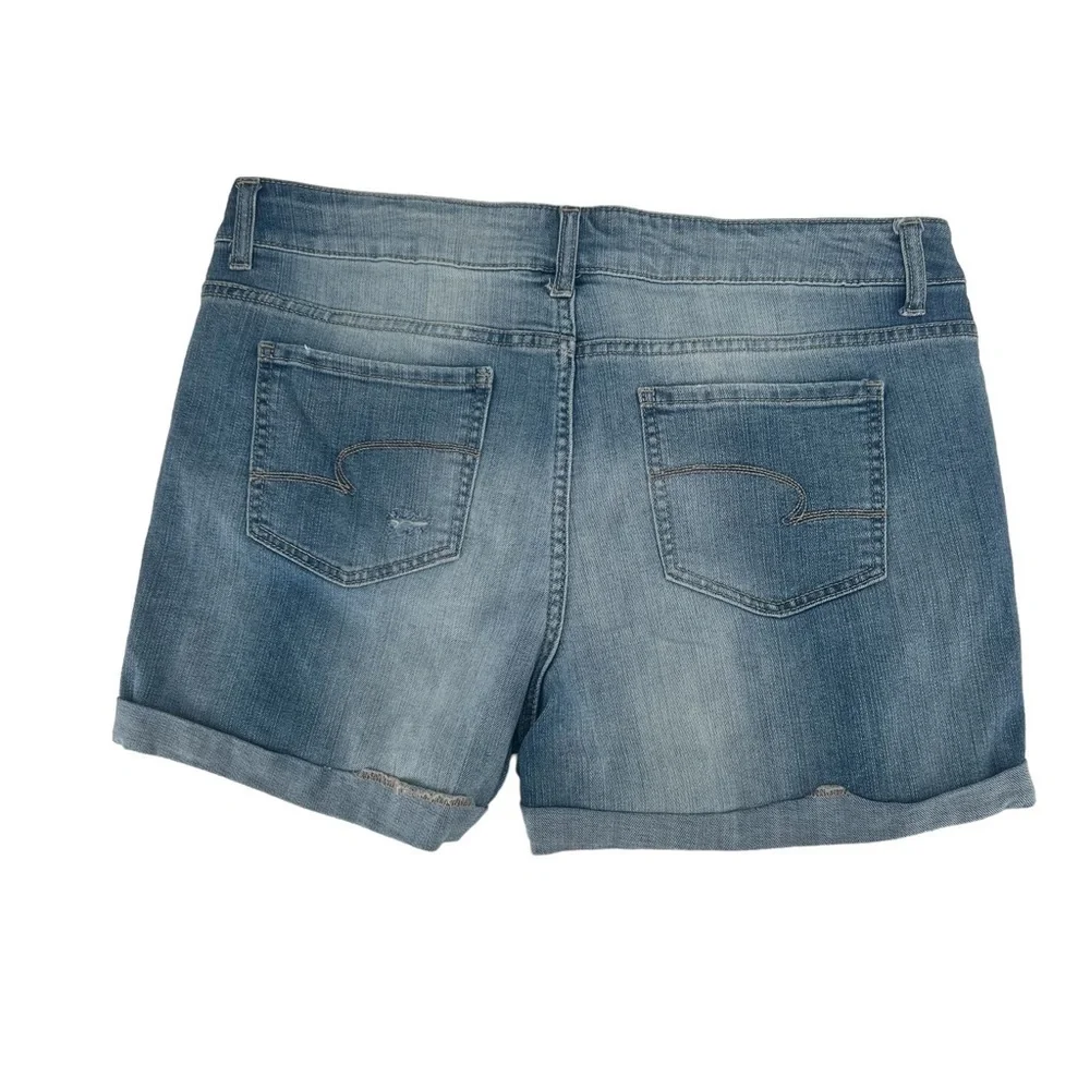 Time And Tru Mid Rise Cuffed Hem Distressed Jean Shorts Size 16 Women’s